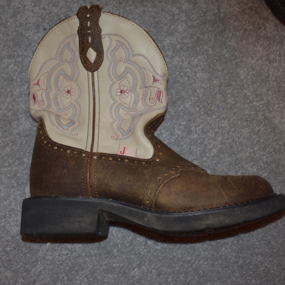 Justin’s Ladies size 6.5 cowgirl boots